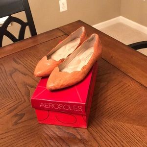 New In Box Coral AEROSOLES Flats 6.5